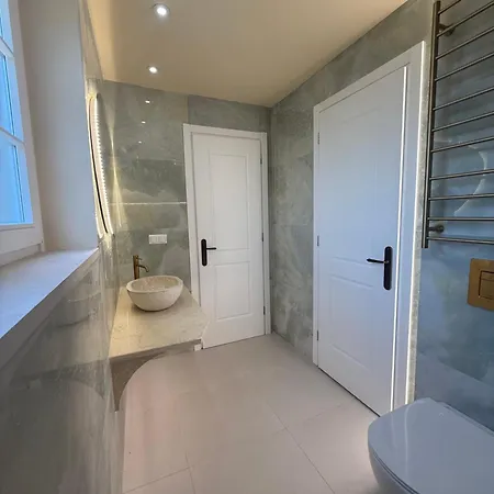 Newly Built Stone With Private Swimming Pools And Gardens - The Four Counts *