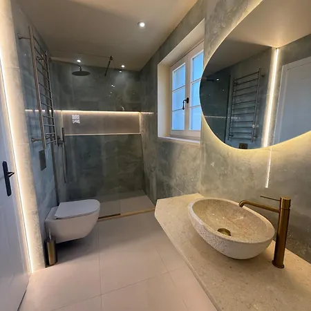 Newly Built Stone With Private Swimming Pools And Gardens - The Four Counts Vilă