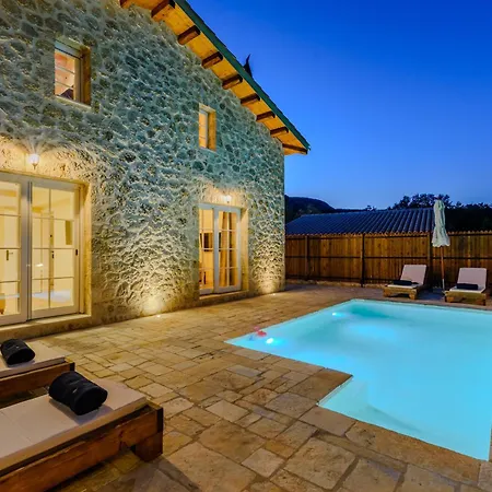 Newly Built Stone With Private Swimming Pools And Gardens - The Four Counts