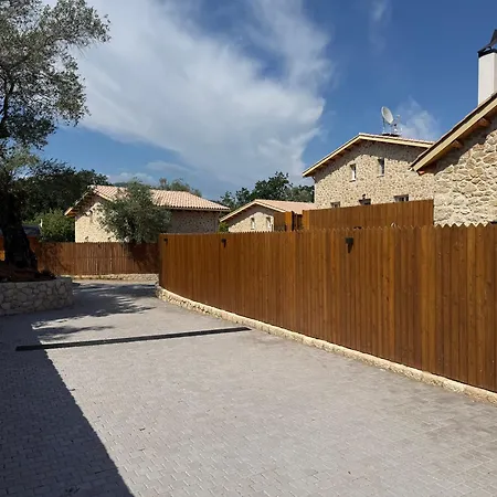 Newly Built Stone With Private Swimming Pools And Gardens - The Four Counts