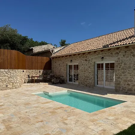 Newly Built Stone With Private Swimming Pools And Gardens - The Four Counts *