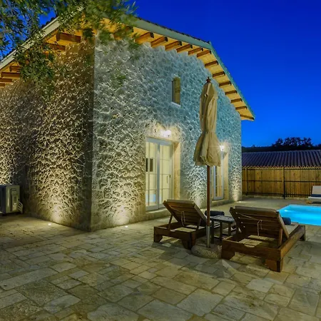 Villa Newly Built Stone With Private Swimming Pools And Gardens - The Four Counts *