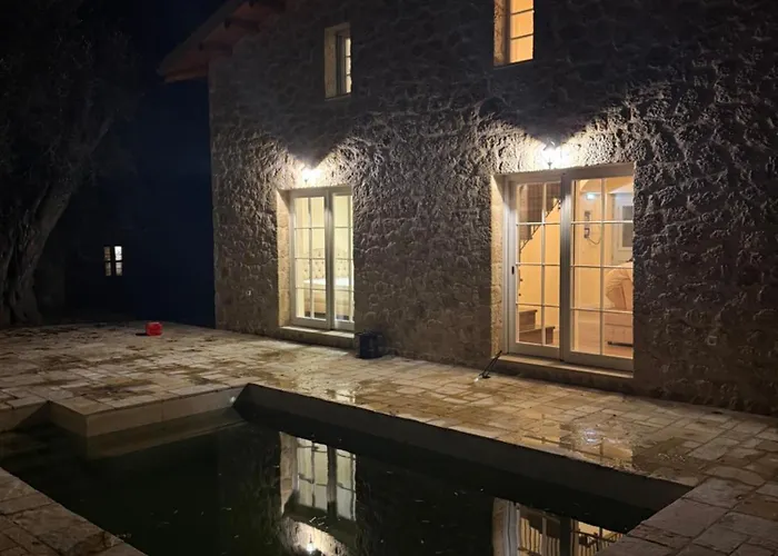 Newly Built Stone With Private Swimming Pools And Gardens - The Four Counts